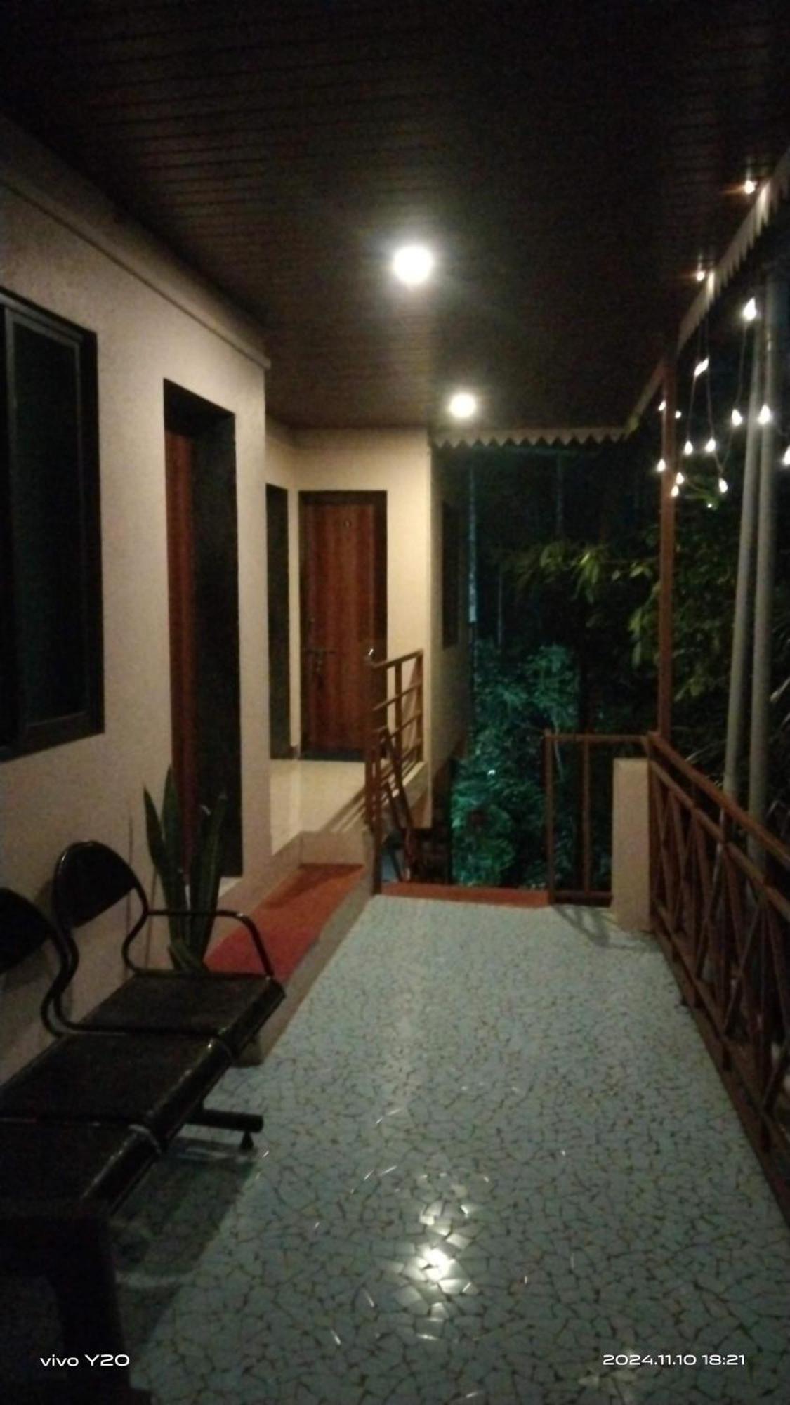 Anandi Villa Homestay Adhi 外观 照片