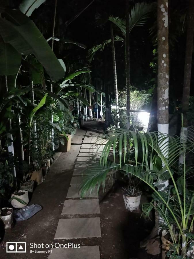 Anandi Villa Homestay Adhi 外观 照片