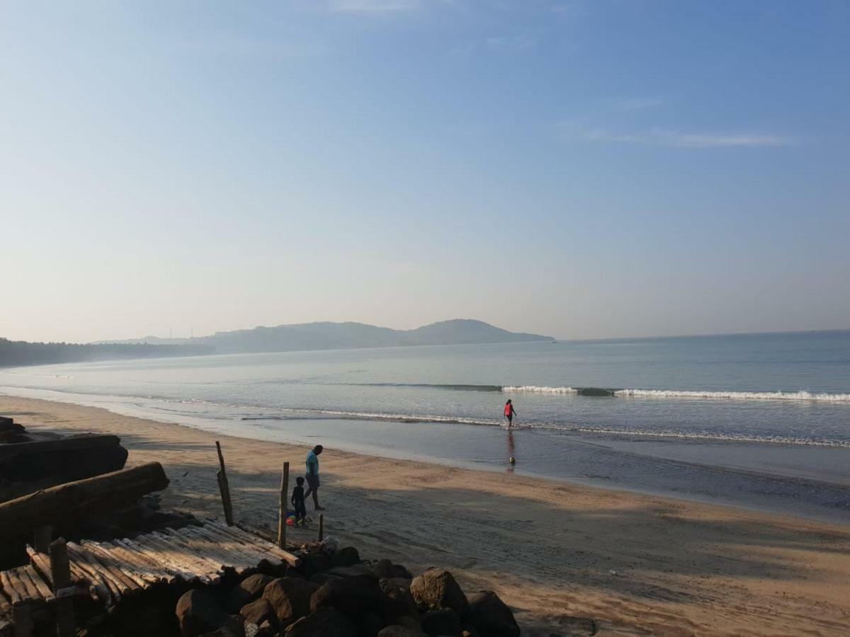 Anandi Villa Homestay Adhi 外观 照片